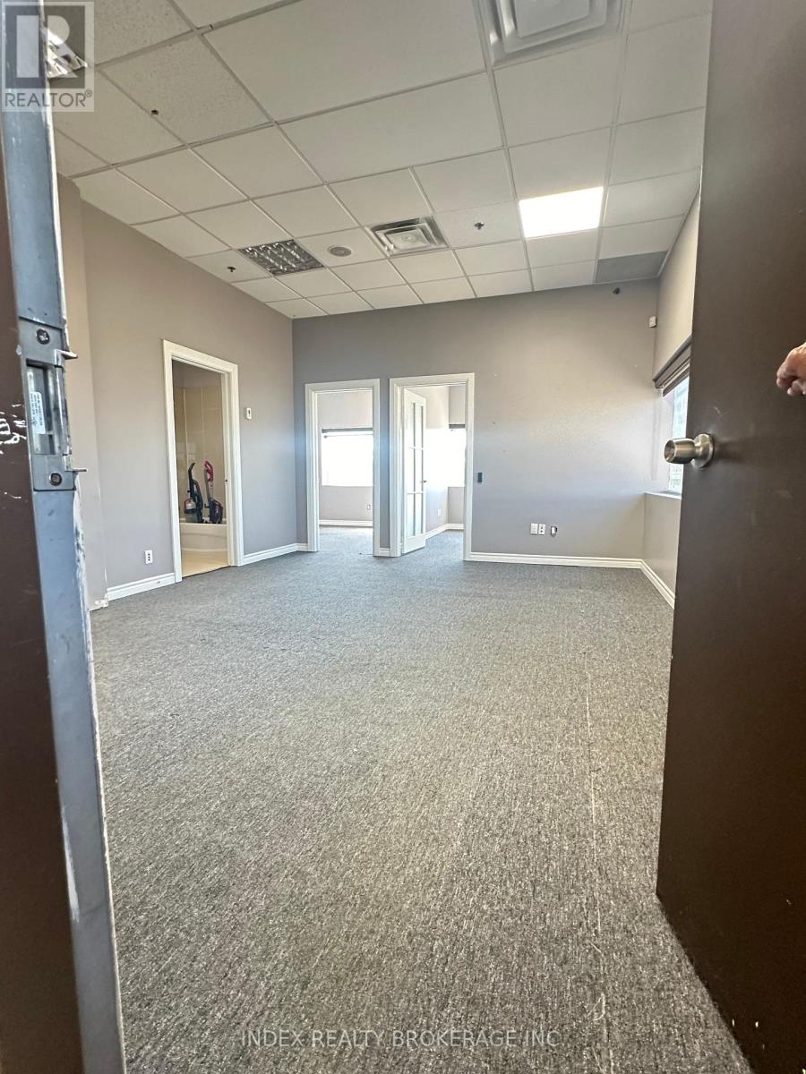 216 - 19 Woodbine Downs Boulevard Property Photo 6