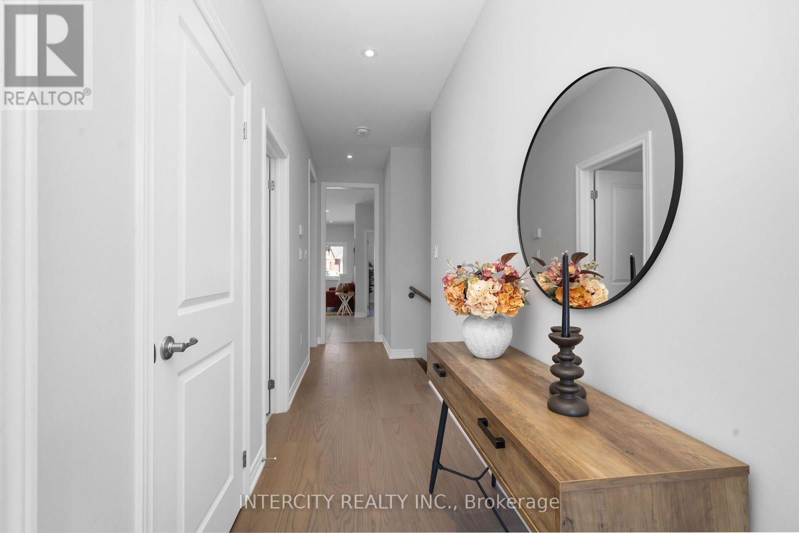 Th 26 - Blk 6 Sunbird Way Property Photo 4