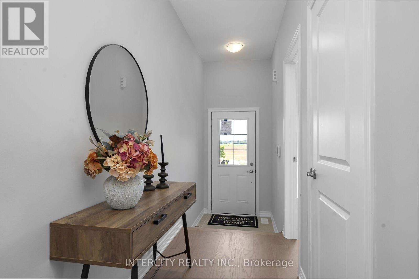 Th 26 - Blk 6 Sunbird Way Property Photo 6