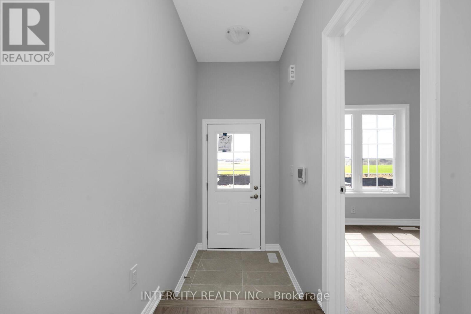 Th 26 - Blk 6 Sunbird Way Property Photo 7