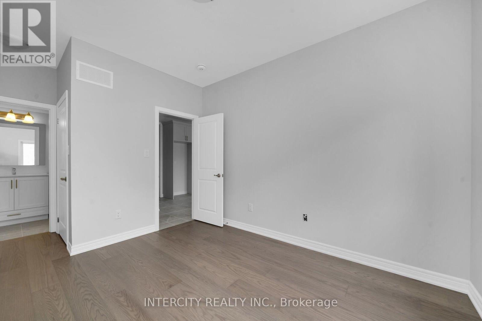 Th 26 - Blk 6 Sunbird Way Property Photo 27
