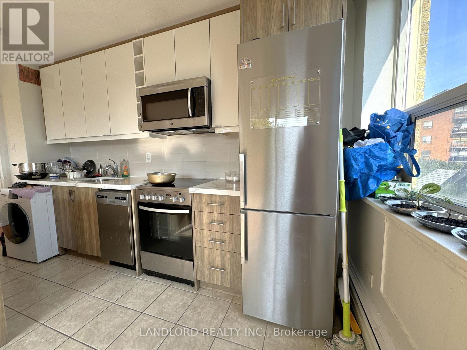 41 - 140 Springhurst Avenue Property Photo 4