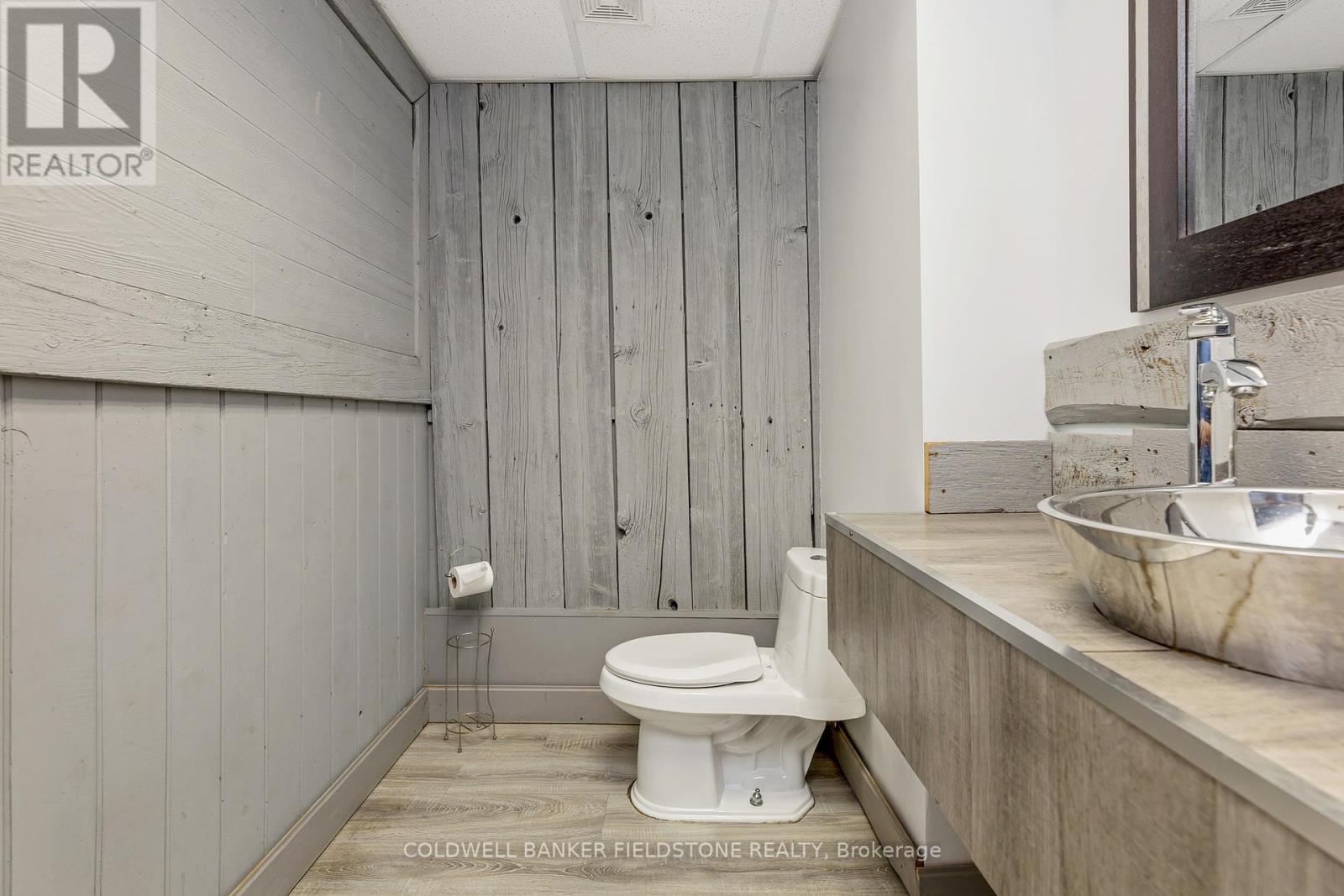 2304 Lakeshore Road W Property Photo 9
