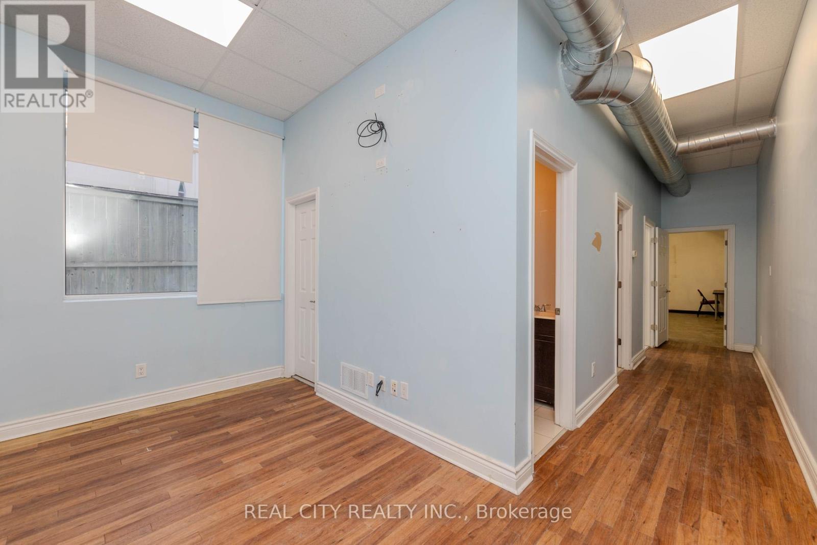 Front - 3320 Lake Shore Boulevard W Property Photo 5