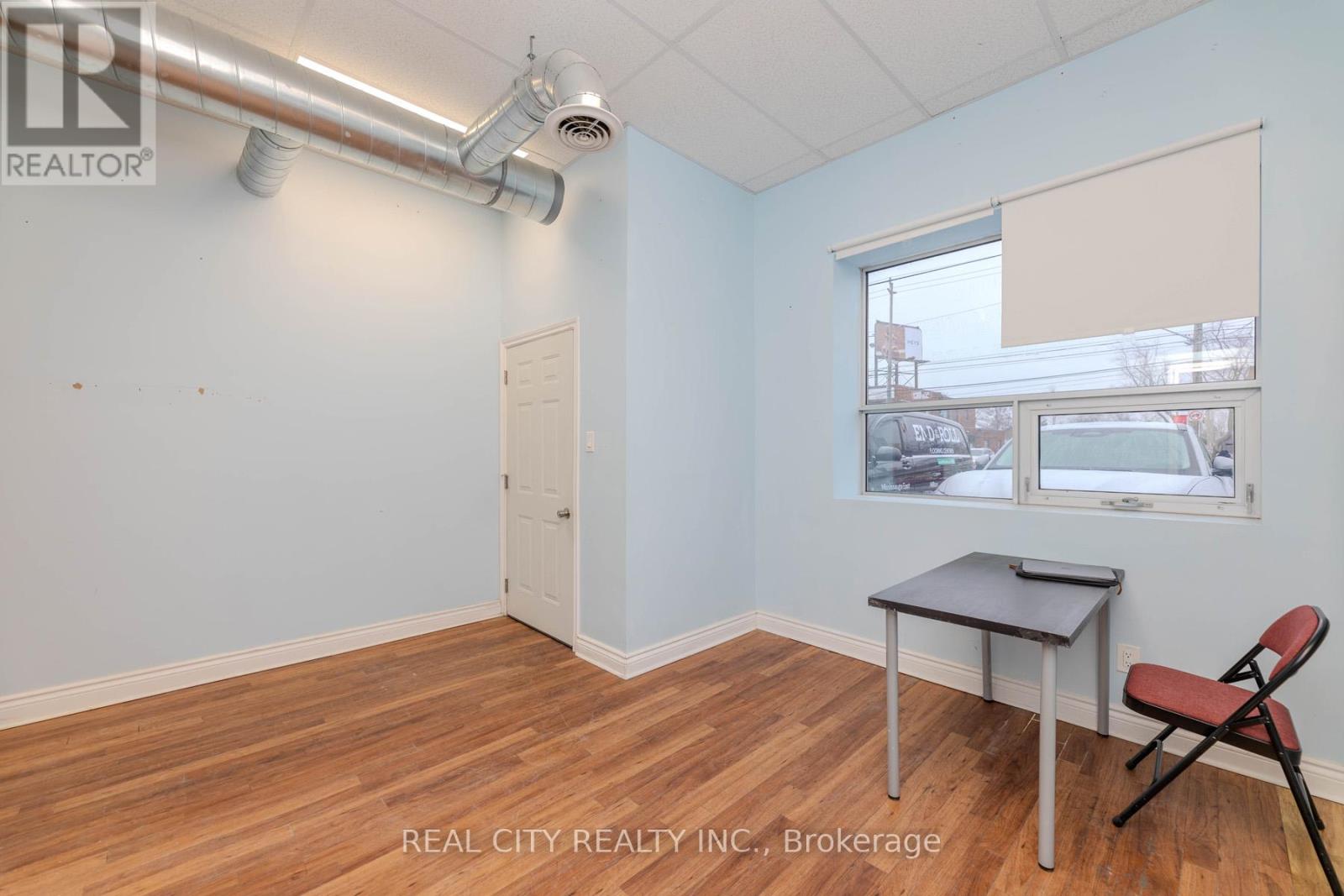Front - 3320 Lake Shore Boulevard W Property Photo 7