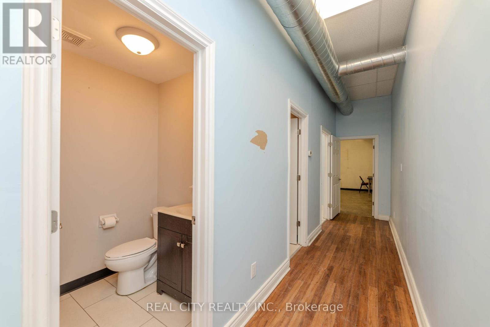 Front - 3320 Lake Shore Boulevard W Property Photo 10