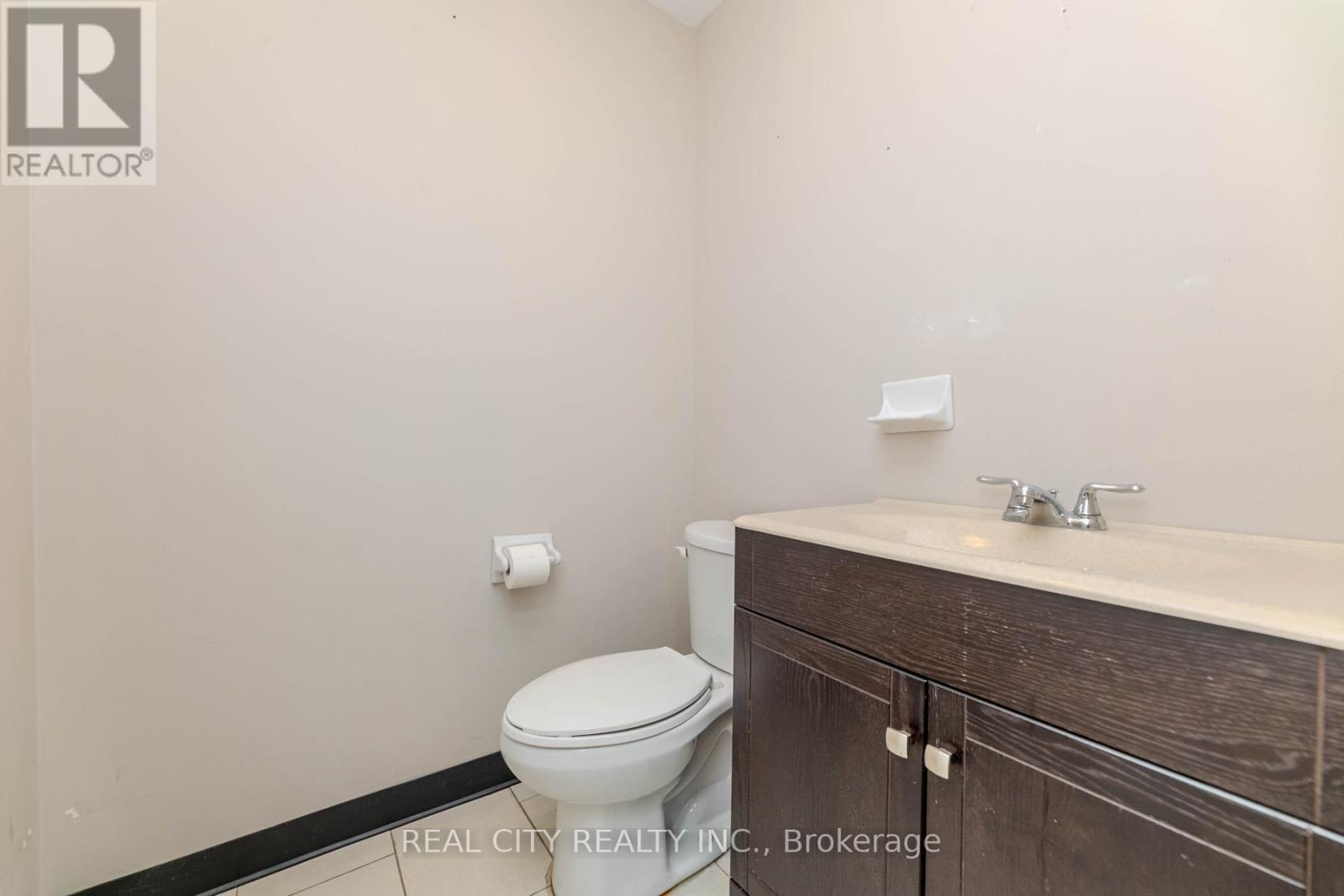 Front - 3320 Lake Shore Boulevard W Property Photo 11