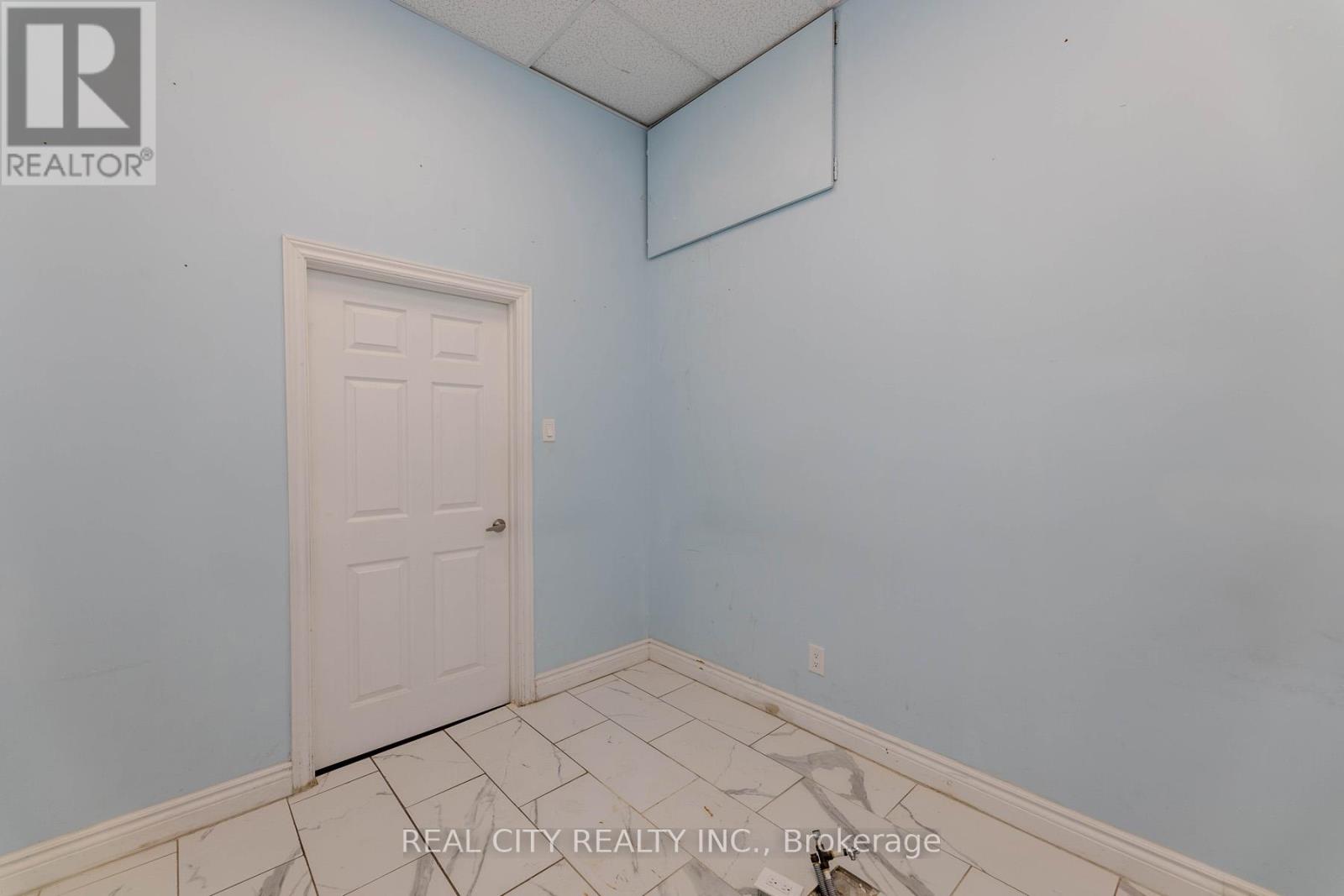 Front - 3320 Lake Shore Boulevard W Property Photo 14