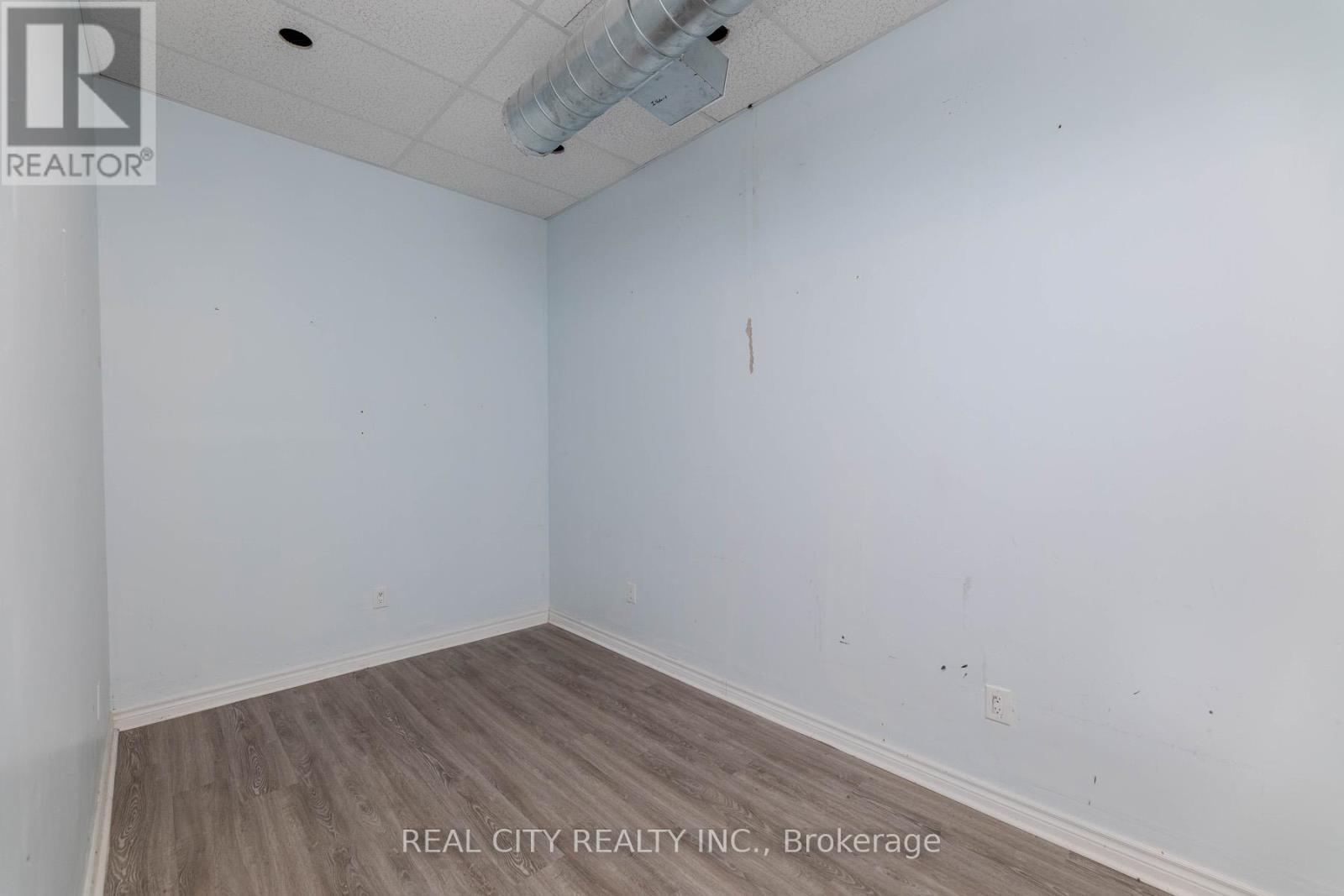 Front - 3320 Lake Shore Boulevard W Property Photo 16