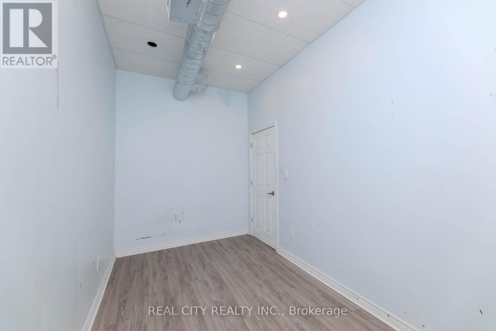 Front - 3320 Lake Shore Boulevard W Property Photo 17