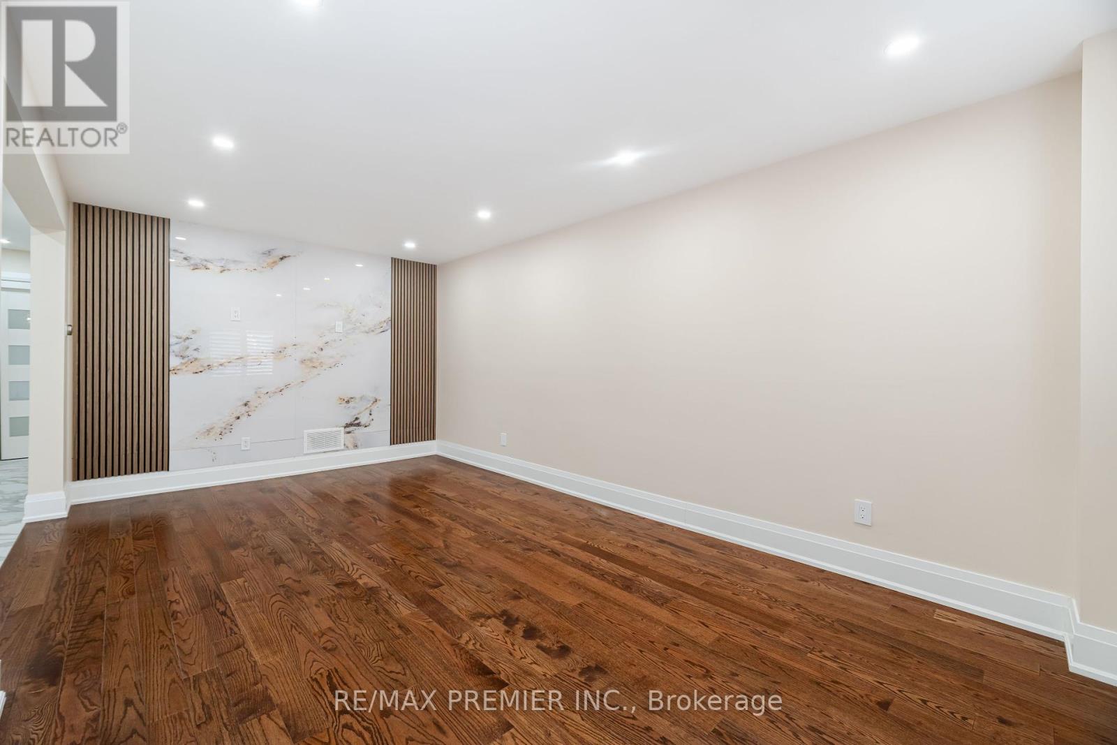 495 Fairview Road W Property Photo 14
