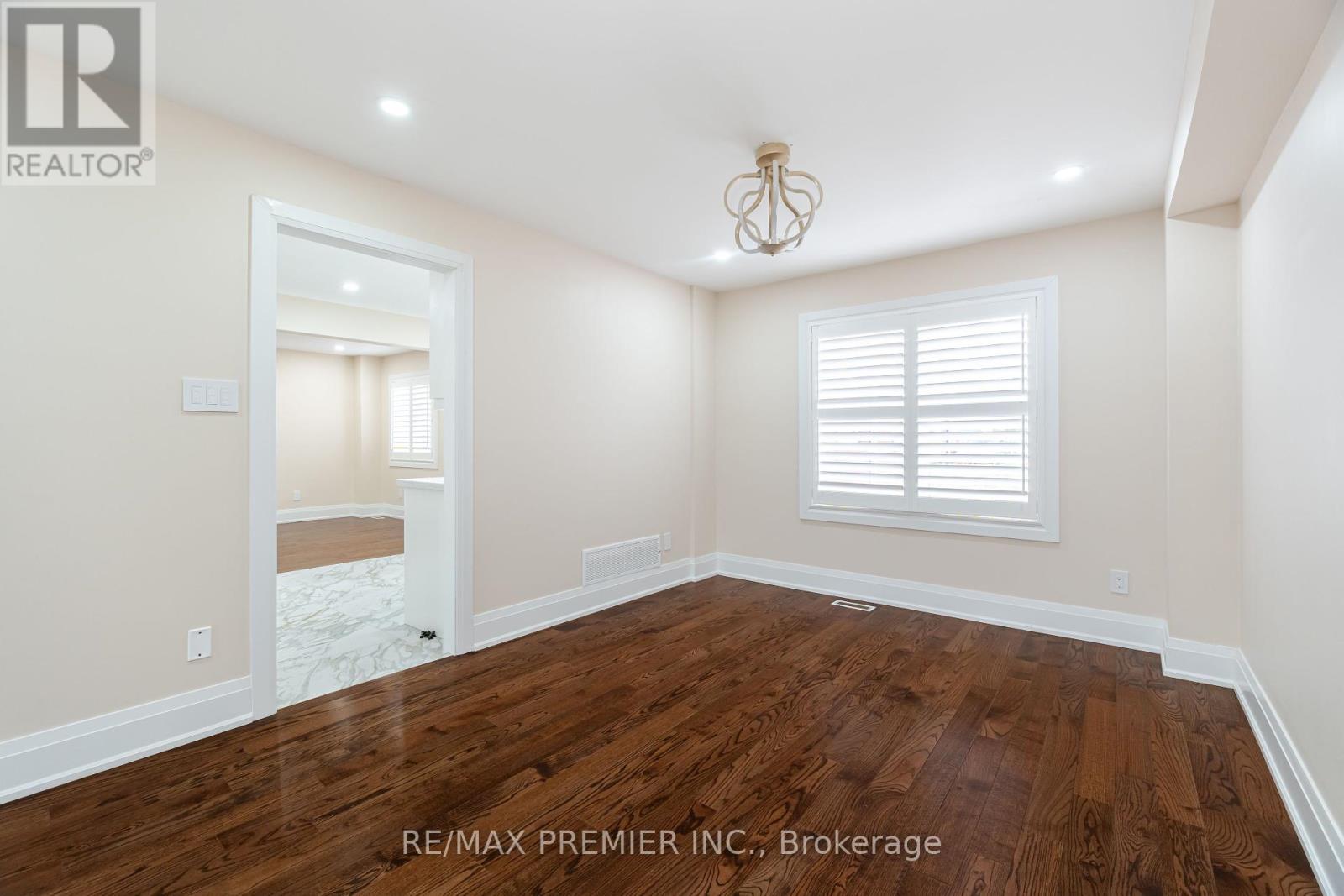 495 Fairview Road W Property Photo 16