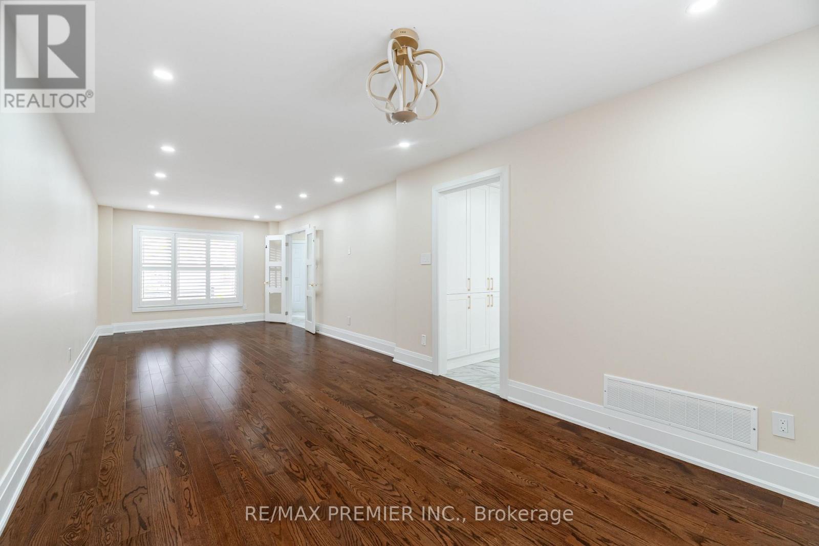 495 Fairview Road W Property Photo 17