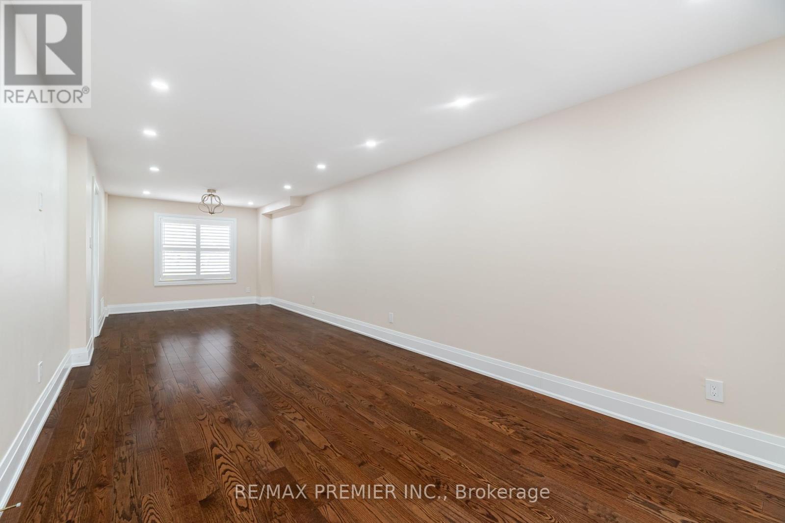 495 Fairview Road W Property Photo 18