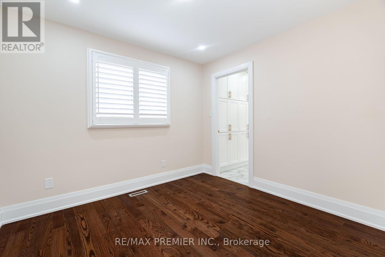 495 Fairview Road W Property Photo 28