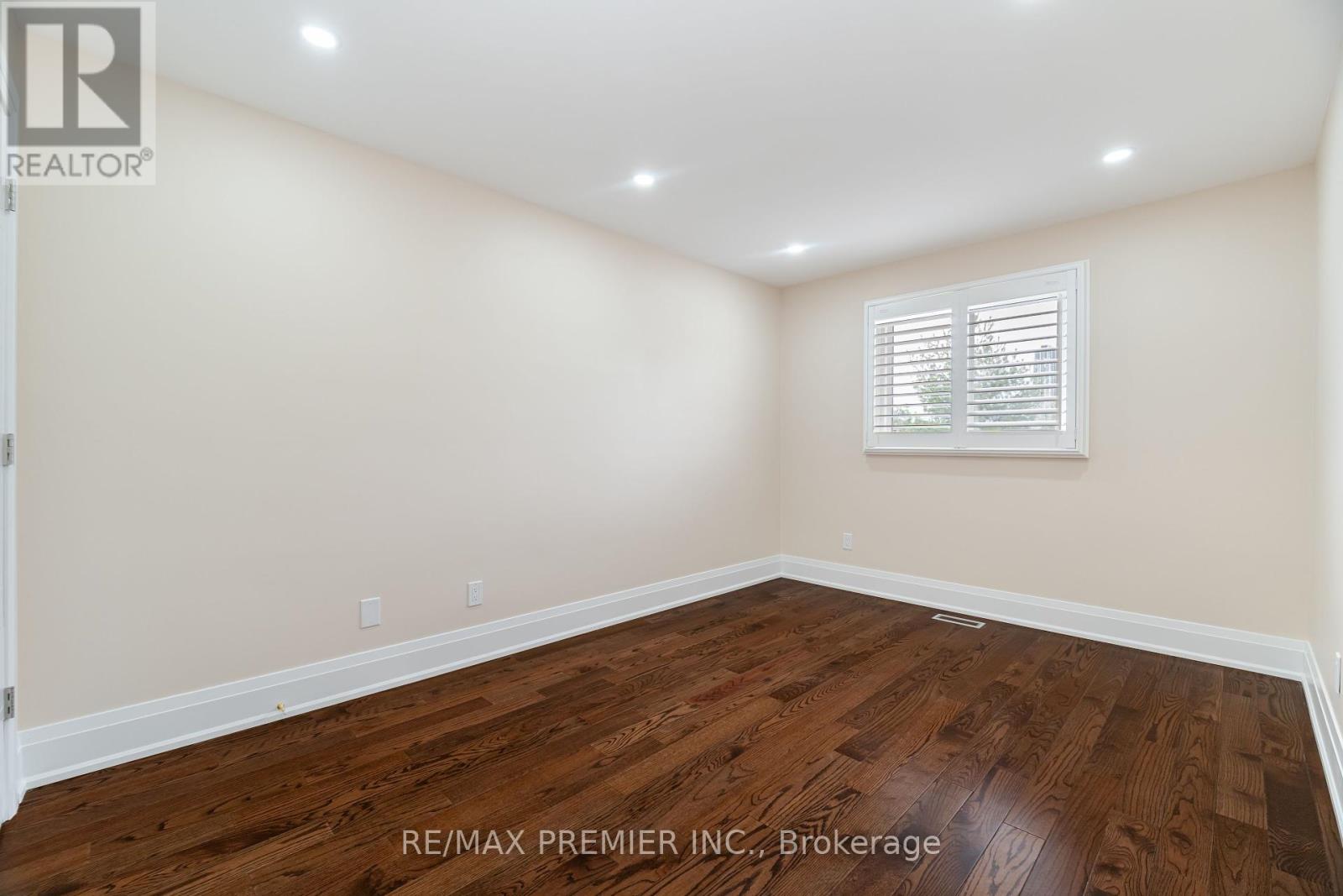 495 Fairview Road W Property Photo 29