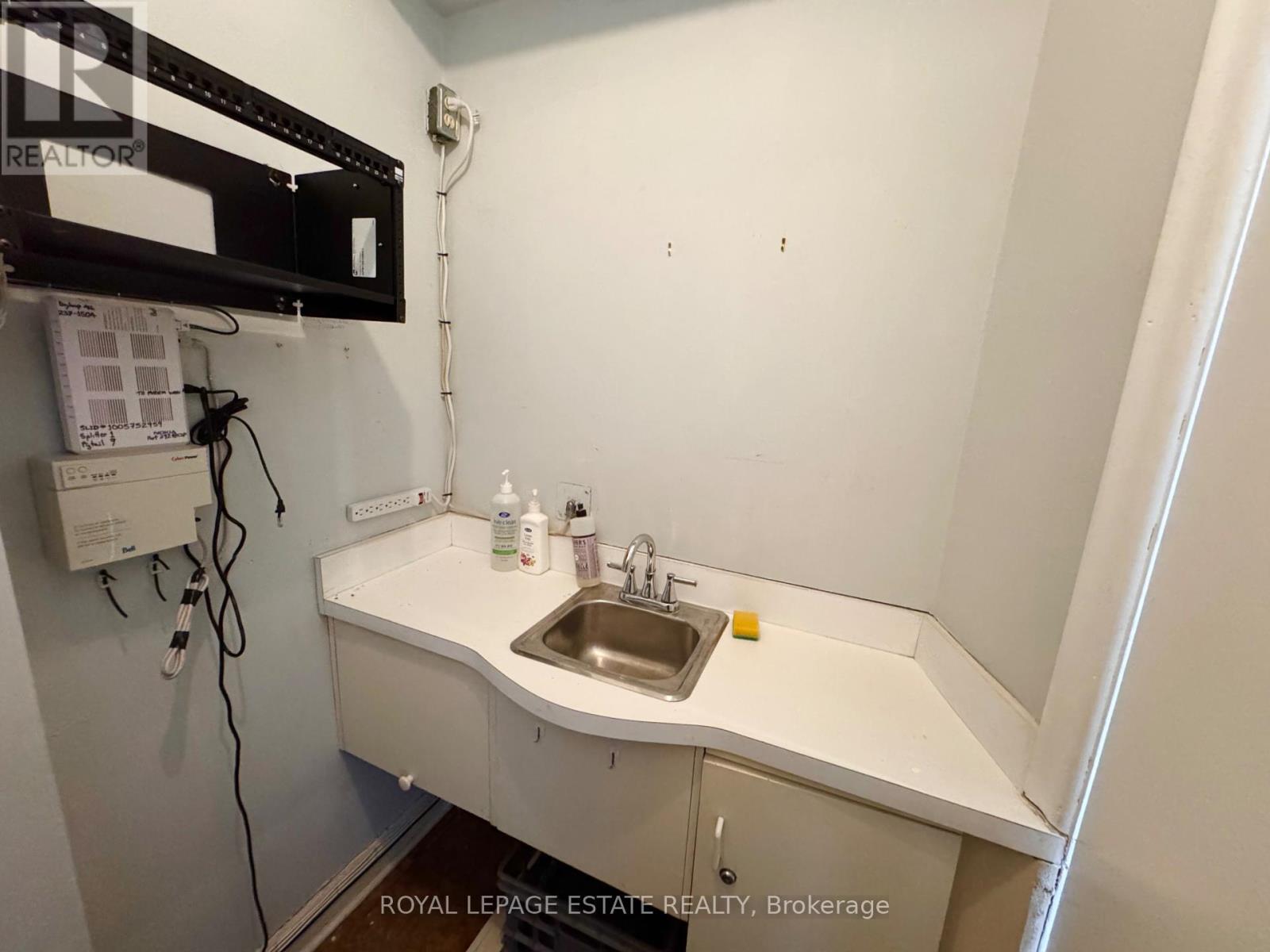 205 - 4894-96 Dundas Street W Property Photo 5