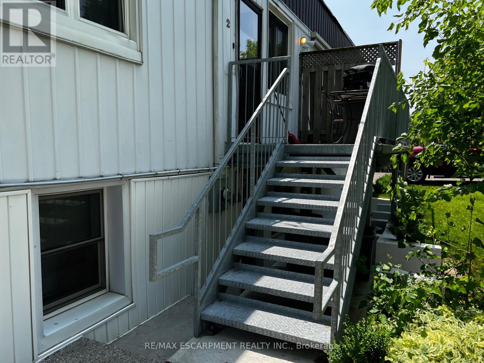 2336 Mountainside Drive Property Photo 3
