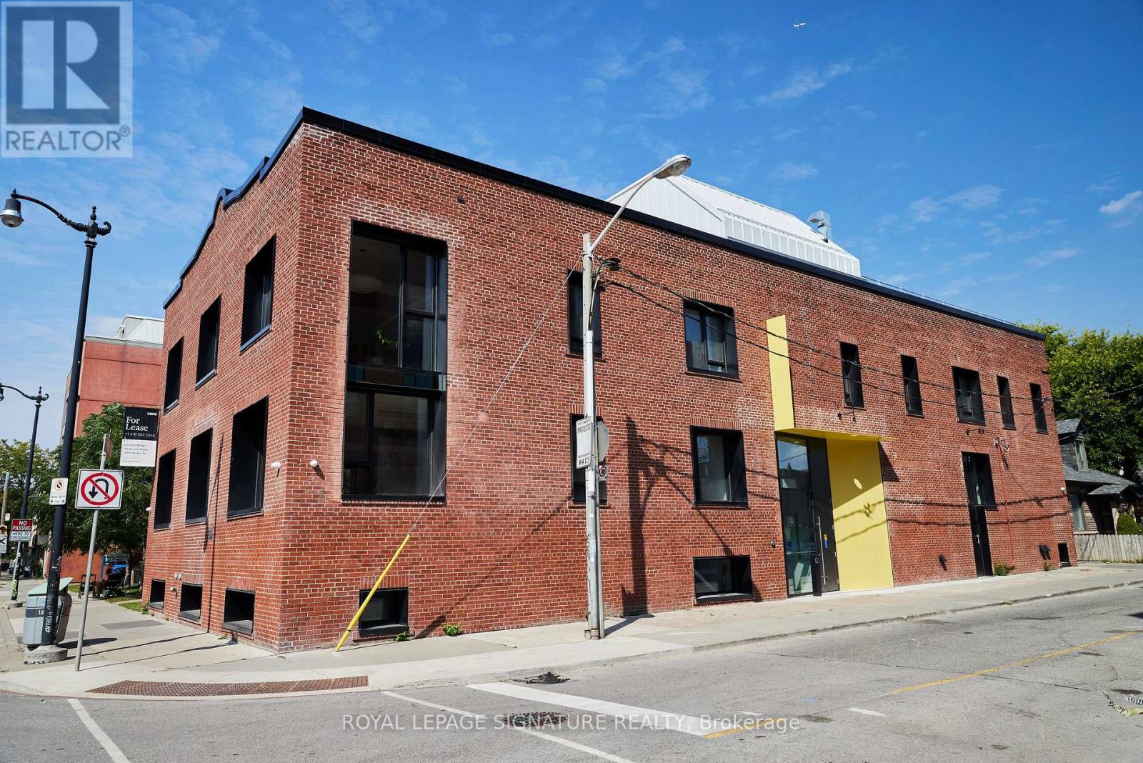 2738 DUNDAS STREET W Property Photo 1