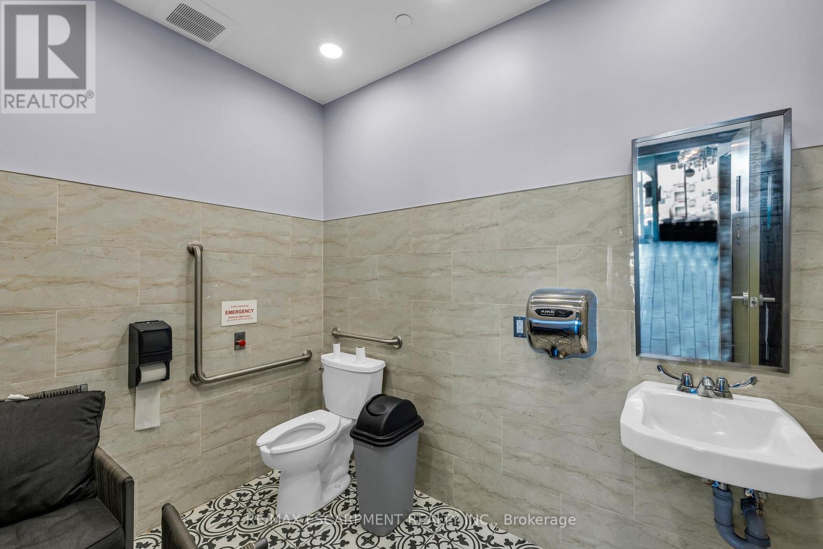 7 - 3970 Eglinton Avenue W Property Photo 16