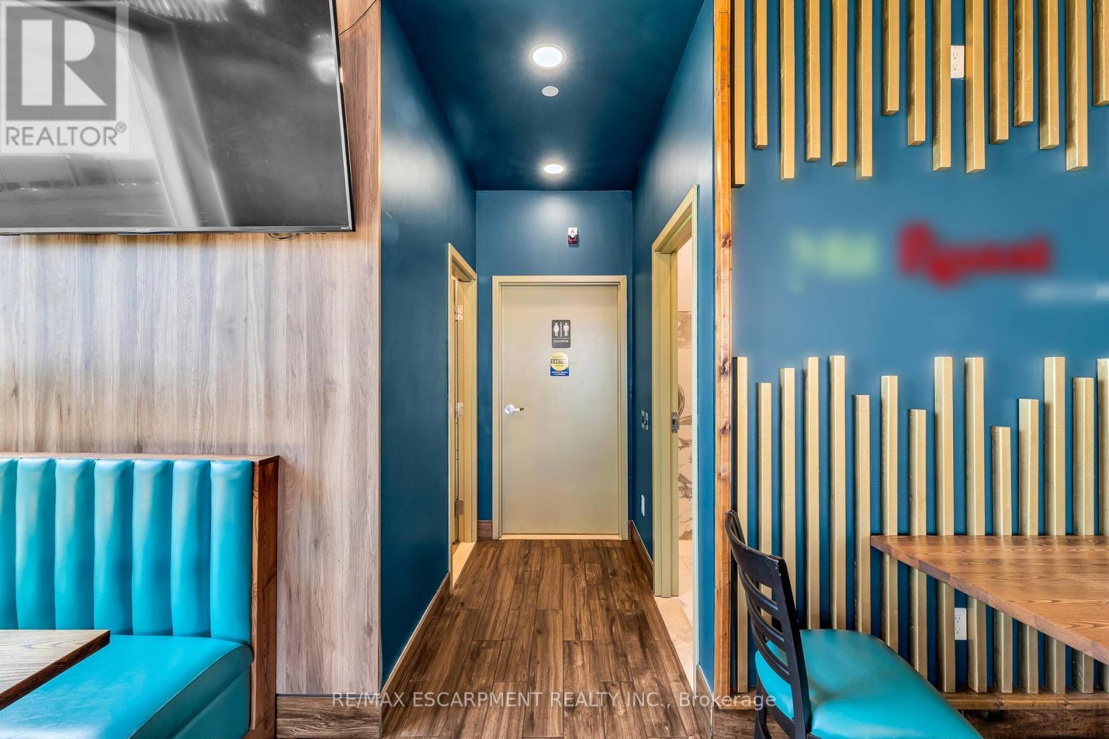 7 - 3970 Eglinton Avenue W Property Photo 17