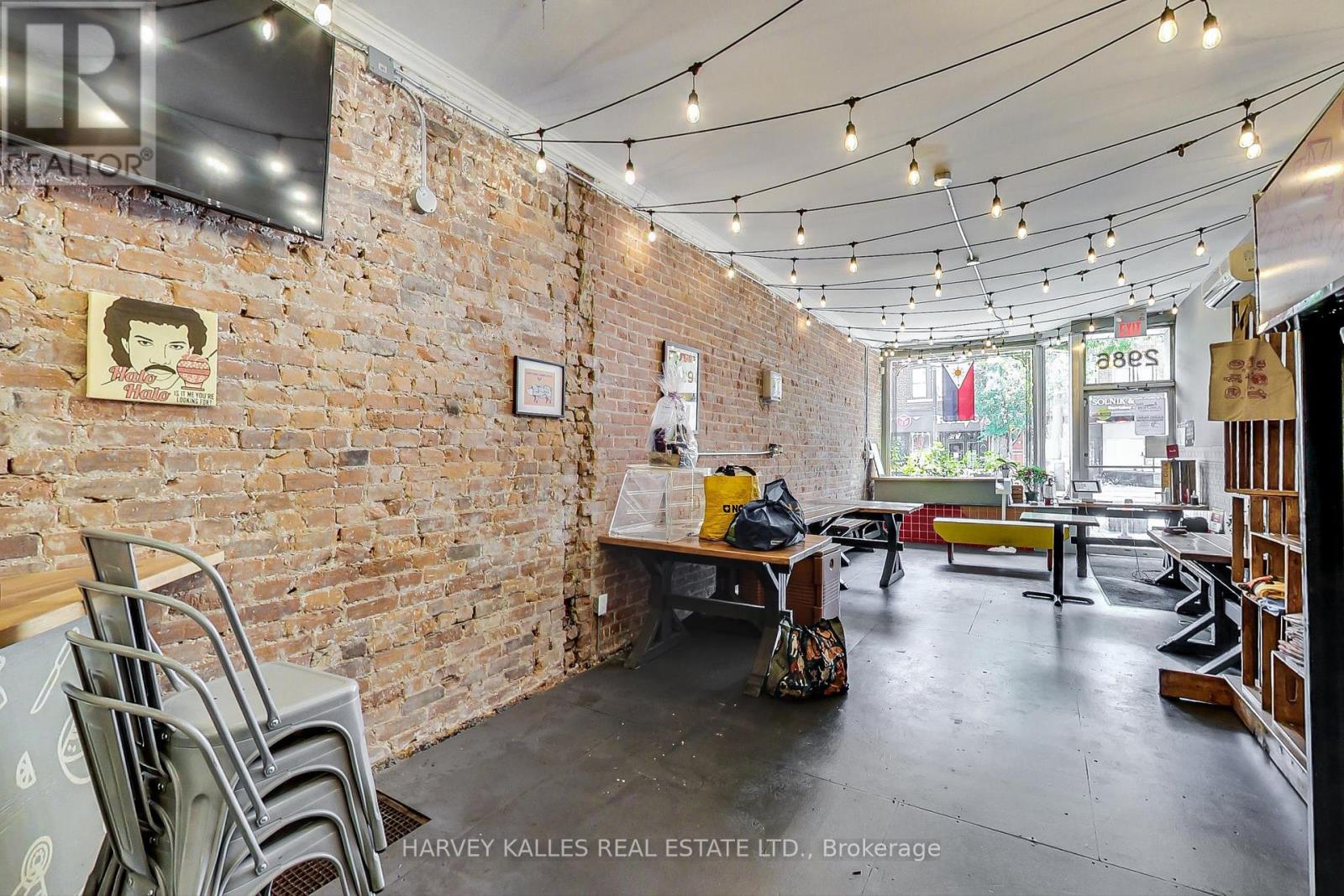 2986 Dundas Street W Property Photo 3