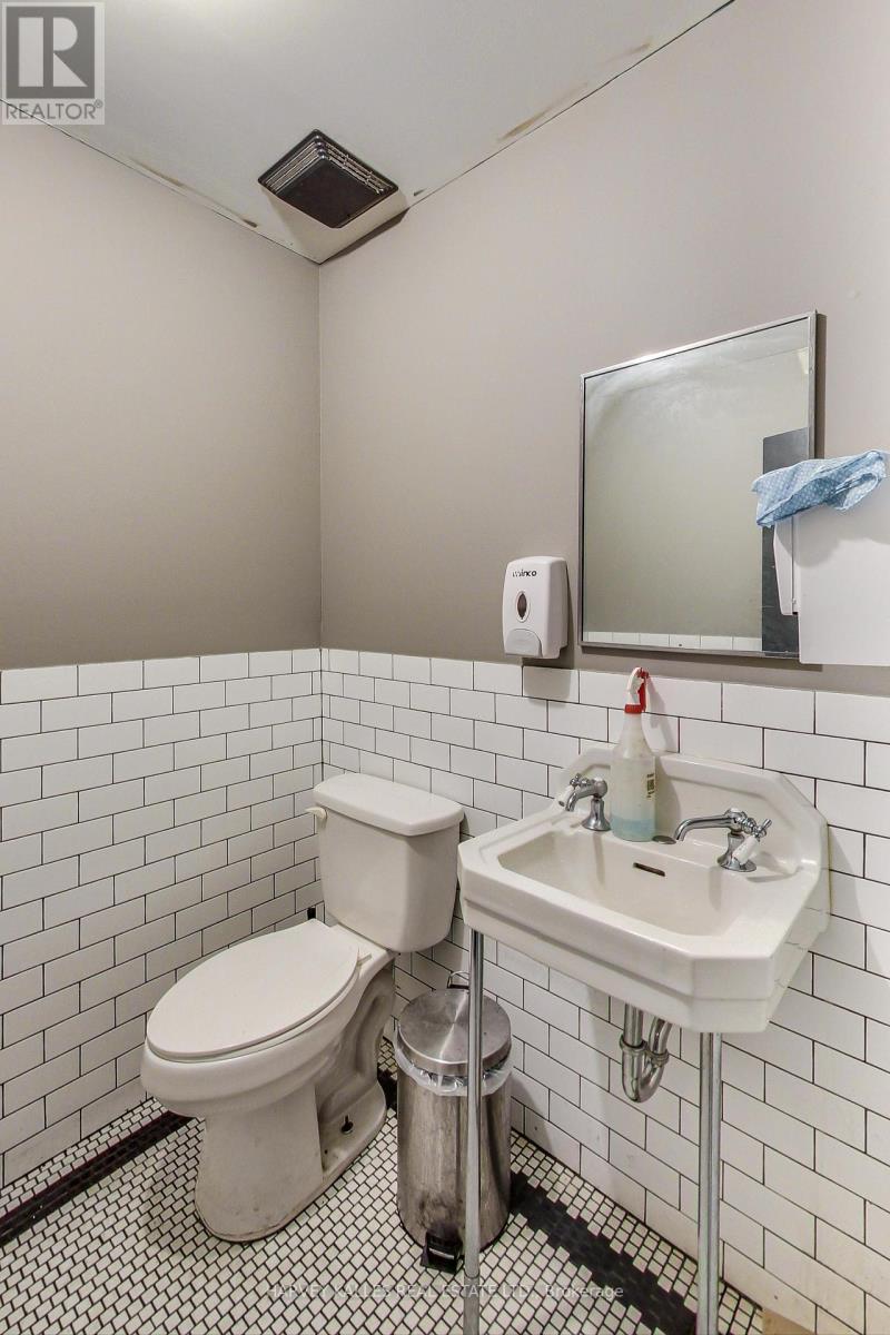 2986 Dundas Street W Property Photo 6