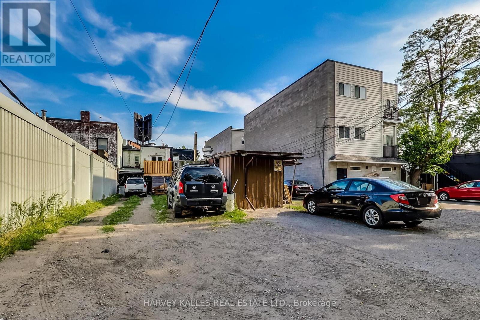 2986 Dundas Street W Property Photo 7