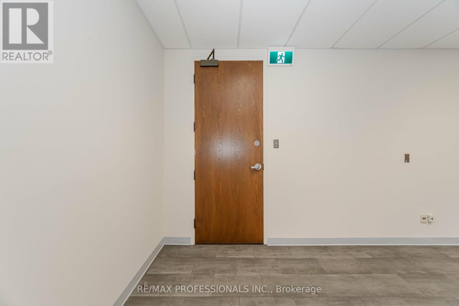 604 - 89 Queensway Property Photo 5