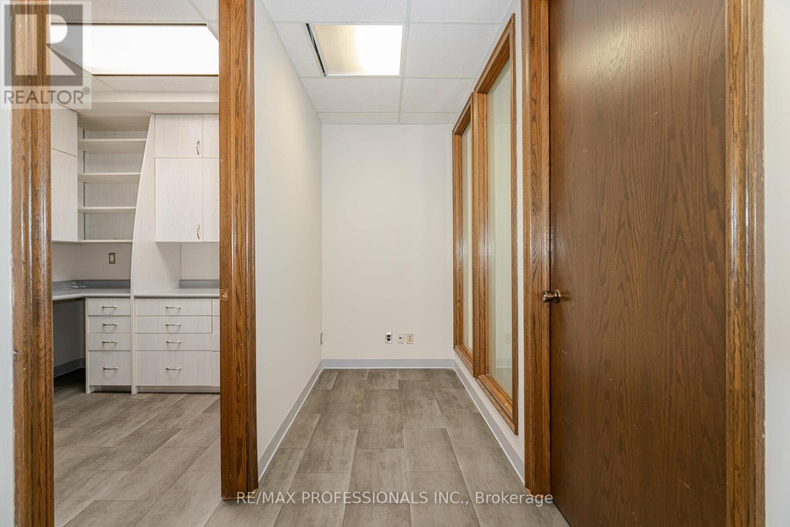 604 - 89 Queensway Property Photo 10