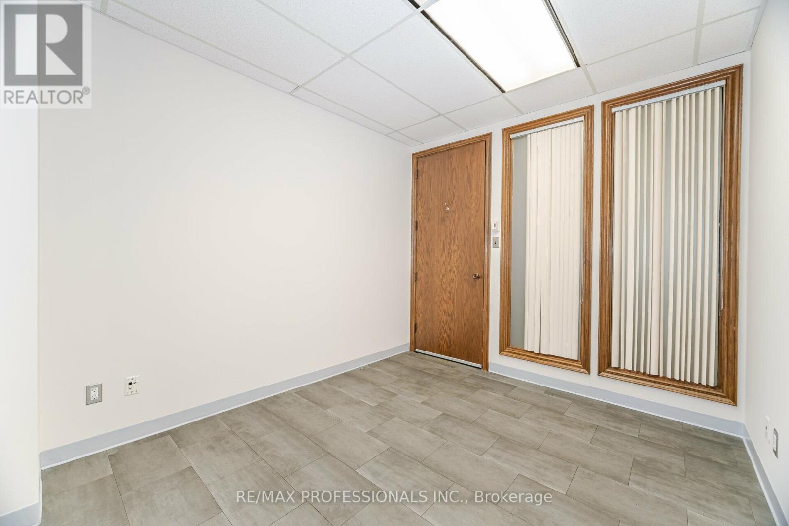 604 - 89 Queensway Property Photo 15