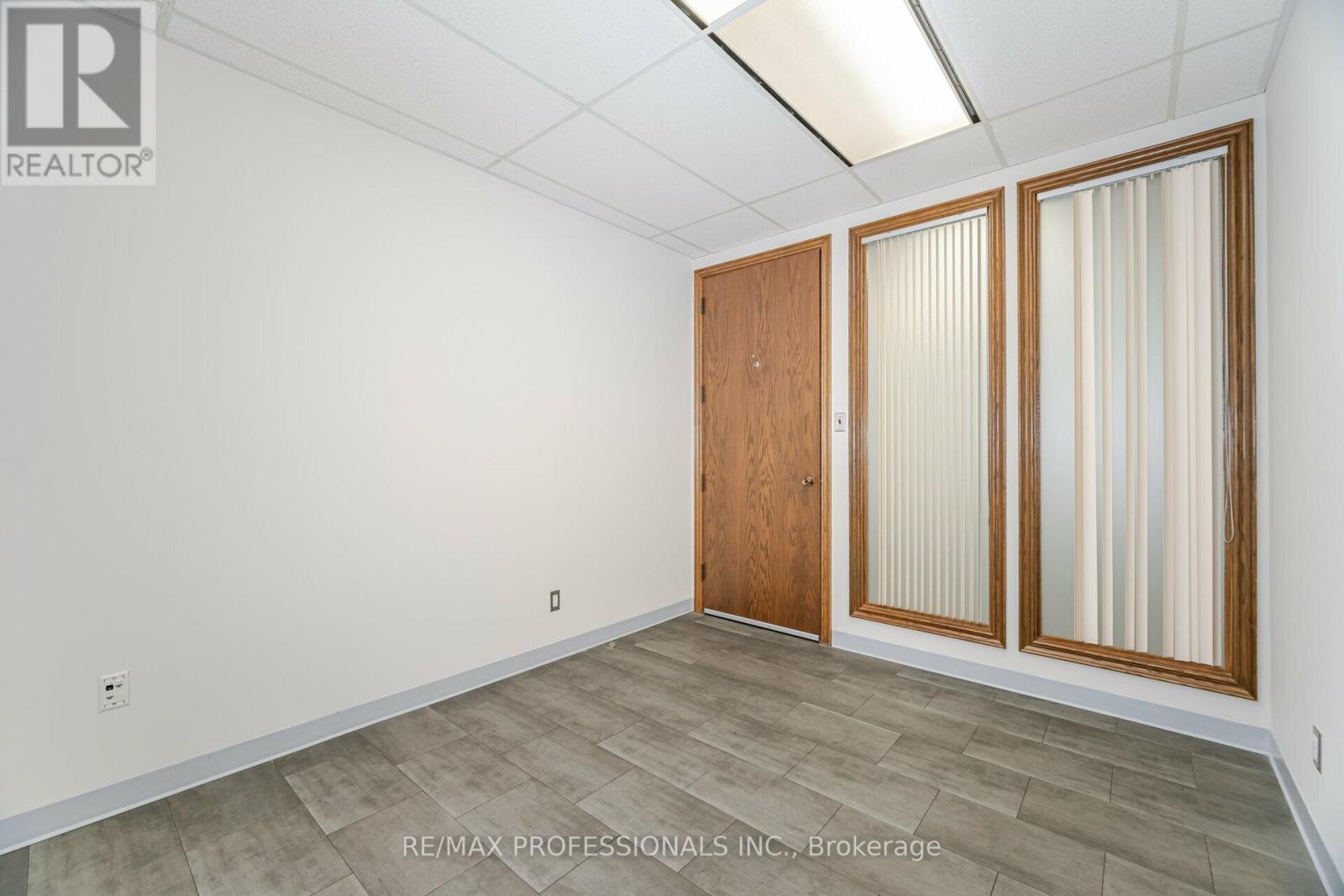 604 - 89 Queensway Property Photo 17