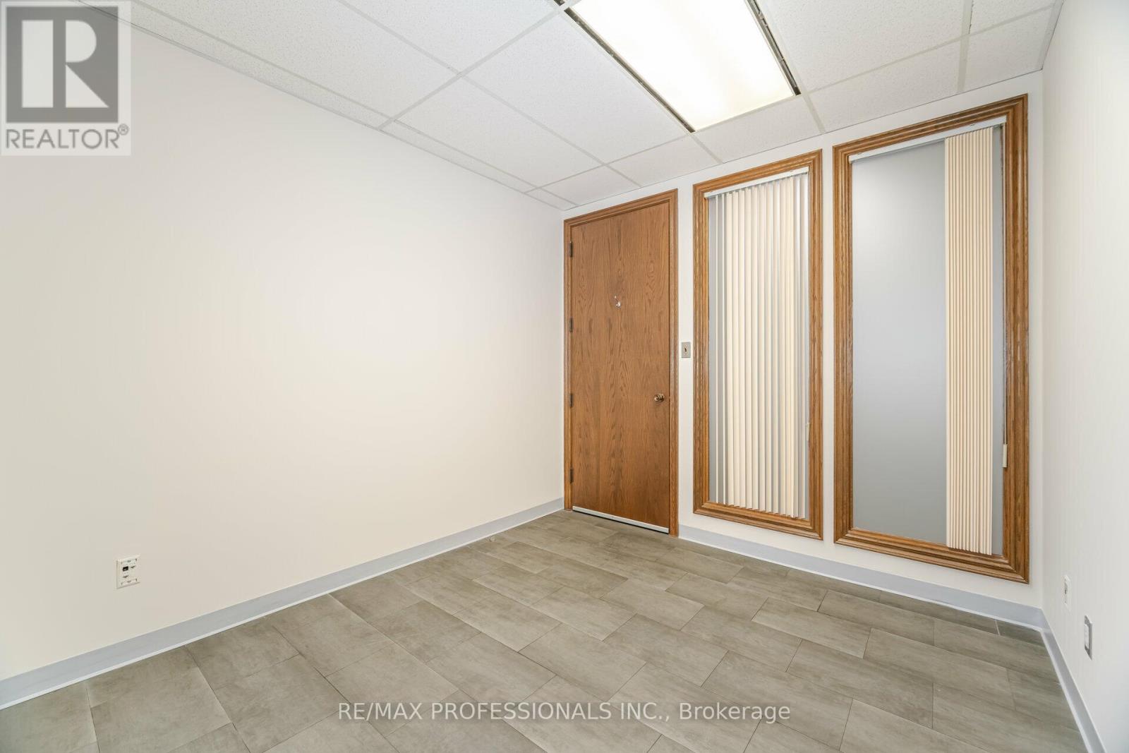 604 - 89 Queensway Property Photo 20