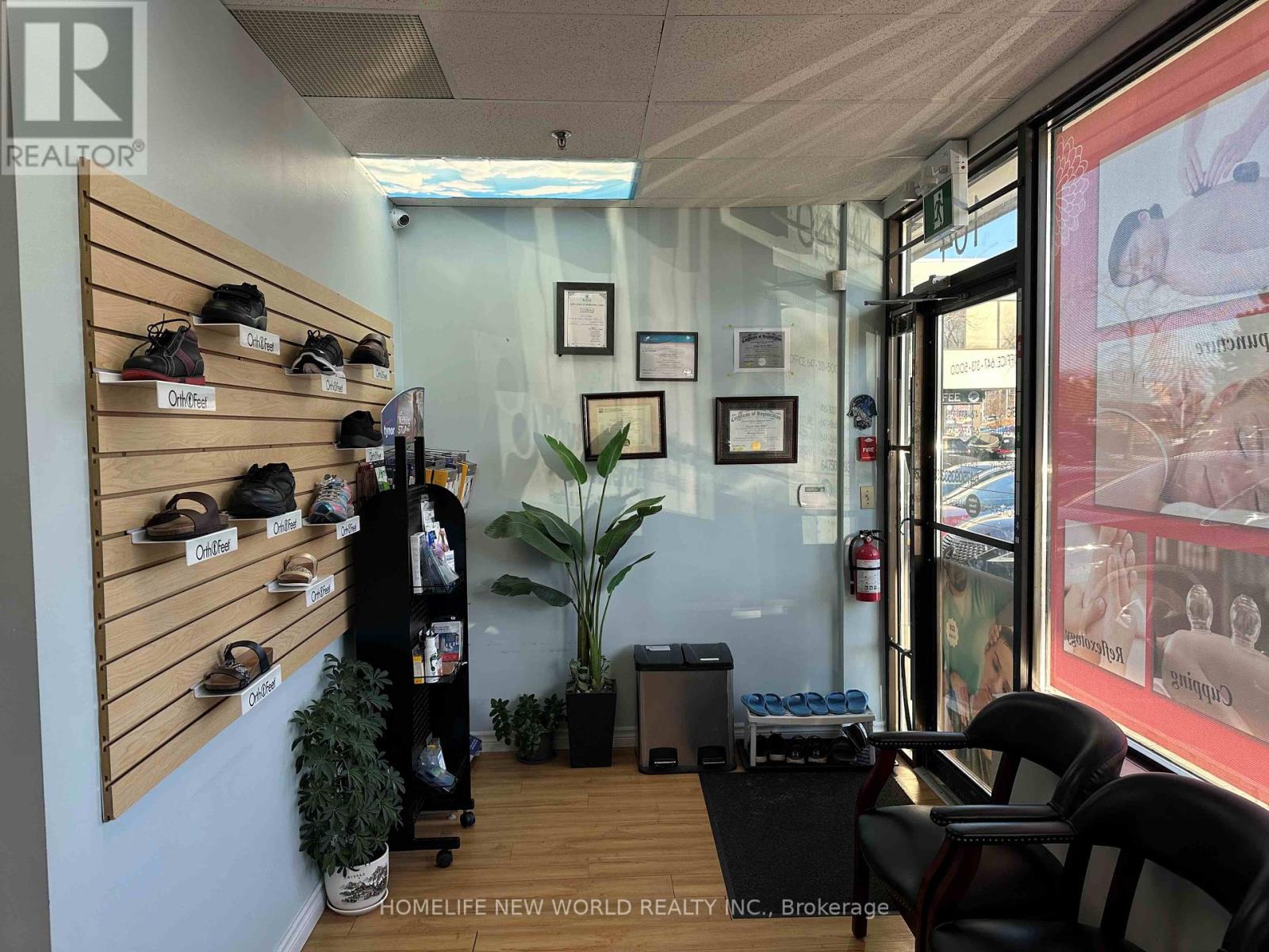 104 - 5050 Dufferin Street Property Photo 6