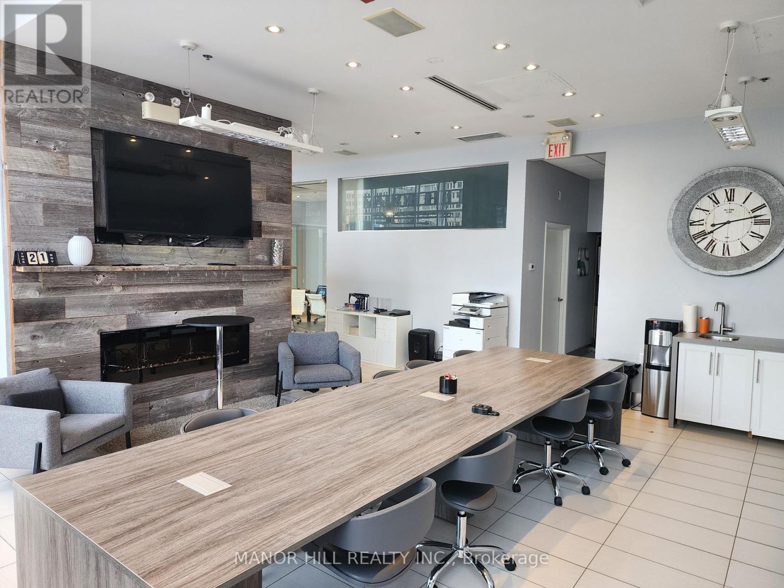6,7&13 - 3391 Bloor Street W Property Photo 4