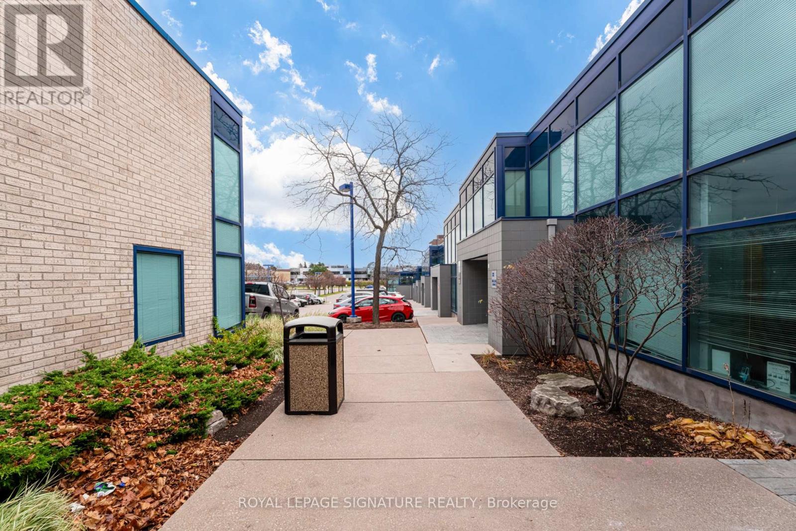 Unit 20 - 145 Traders Boulevard E Property Photo 2