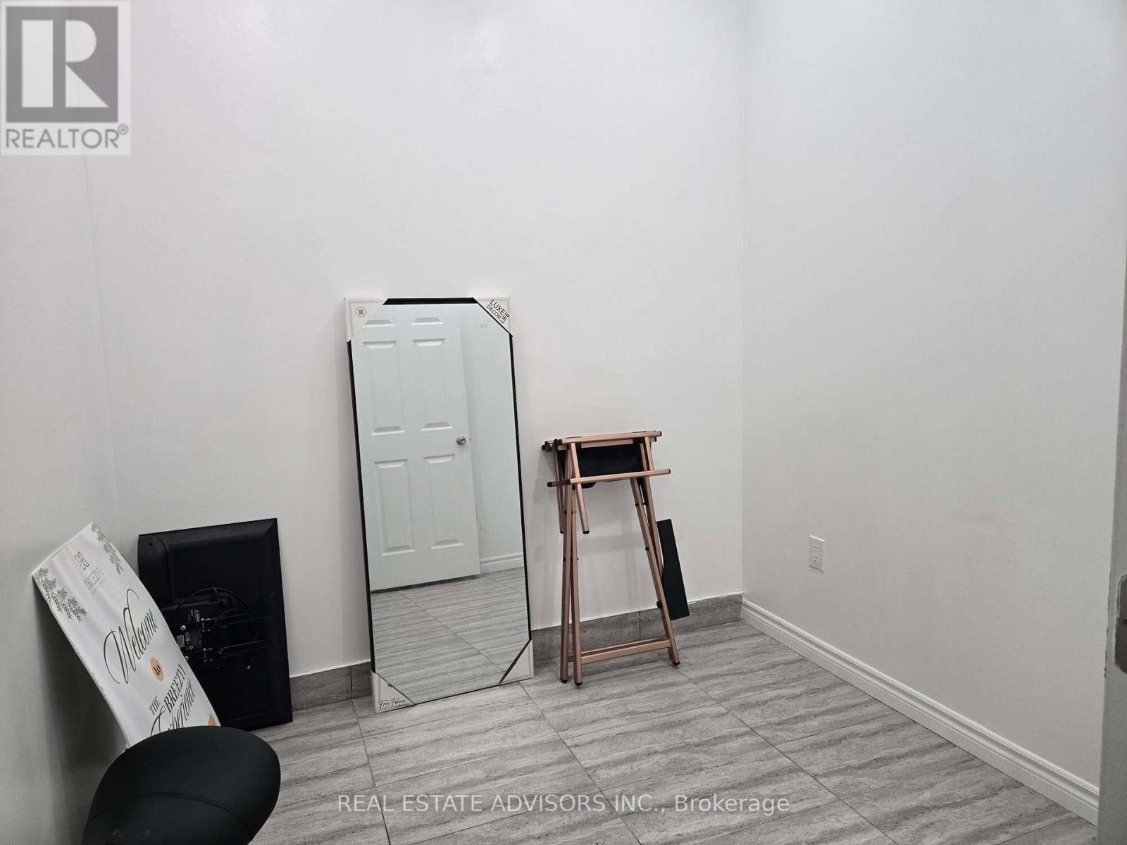 16 - 4801 Steeles Avenue W Property Photo 3