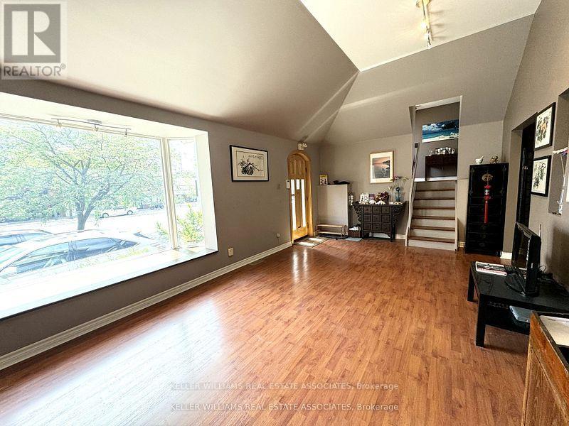 270 Lakeshore Road E Property Photo 3