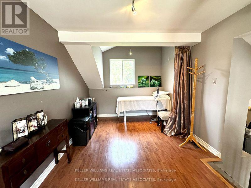 270 Lakeshore Road E Property Photo 5