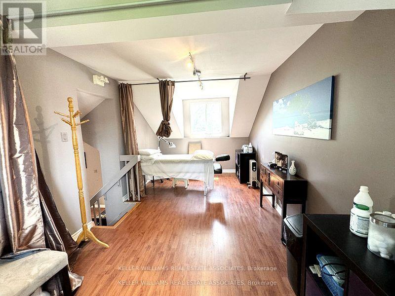 270 Lakeshore Road E Property Photo 6