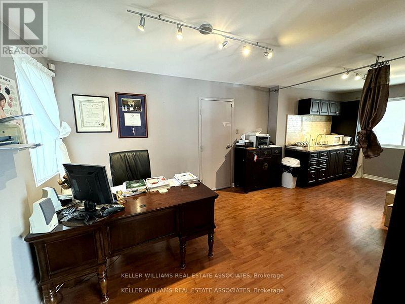 270 Lakeshore Road E Property Photo 7