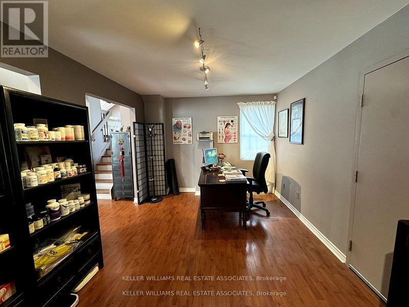 270 Lakeshore Road E Property Photo 8