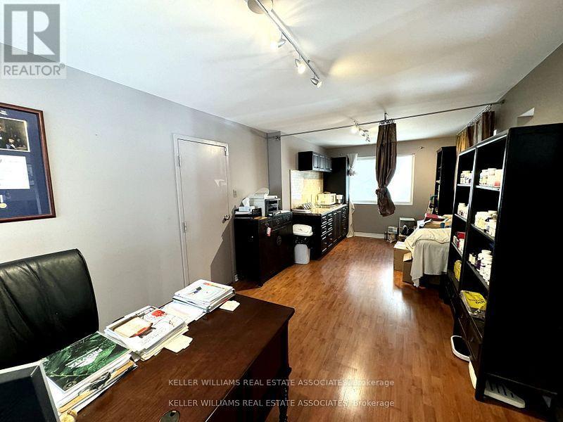 270 Lakeshore Road E Property Photo 9