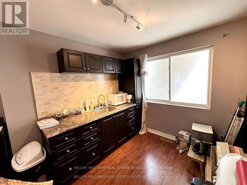 270 Lakeshore Road E Property Photo 10