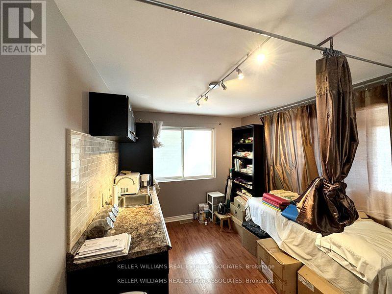 270 Lakeshore Road E Property Photo 11