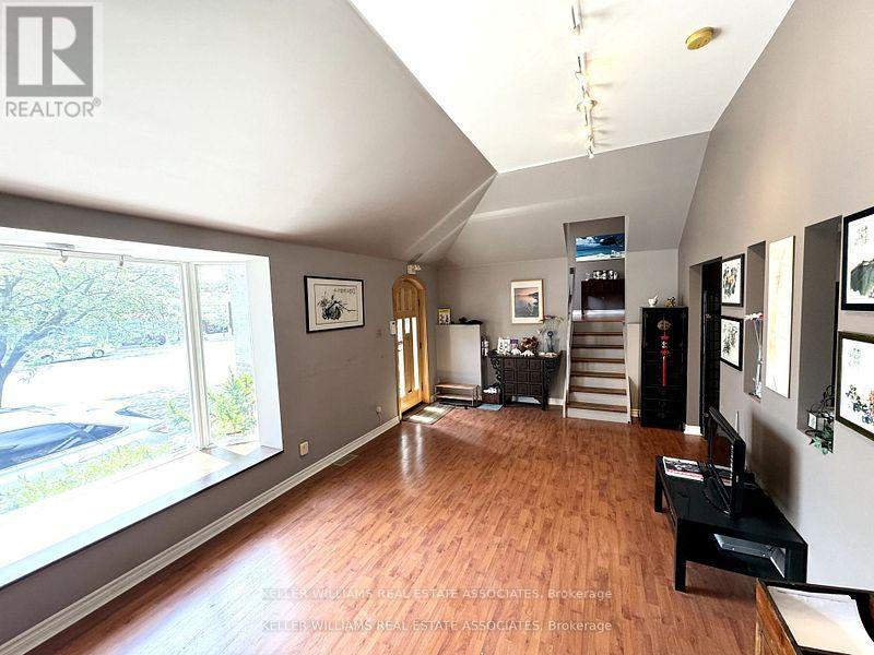 270 Lakeshore Road E Property Photo 12