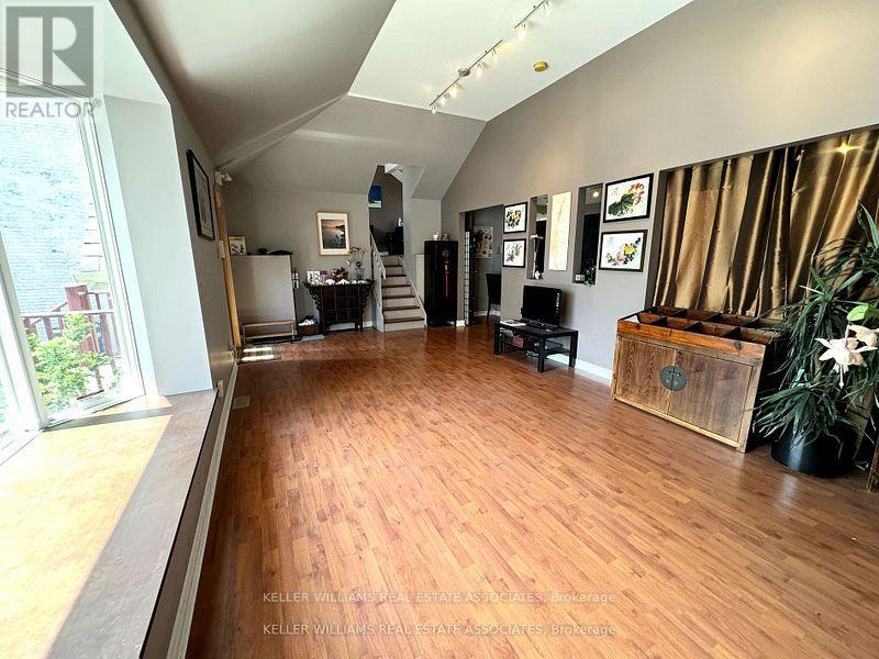 270 Lakeshore Road E Property Photo 13