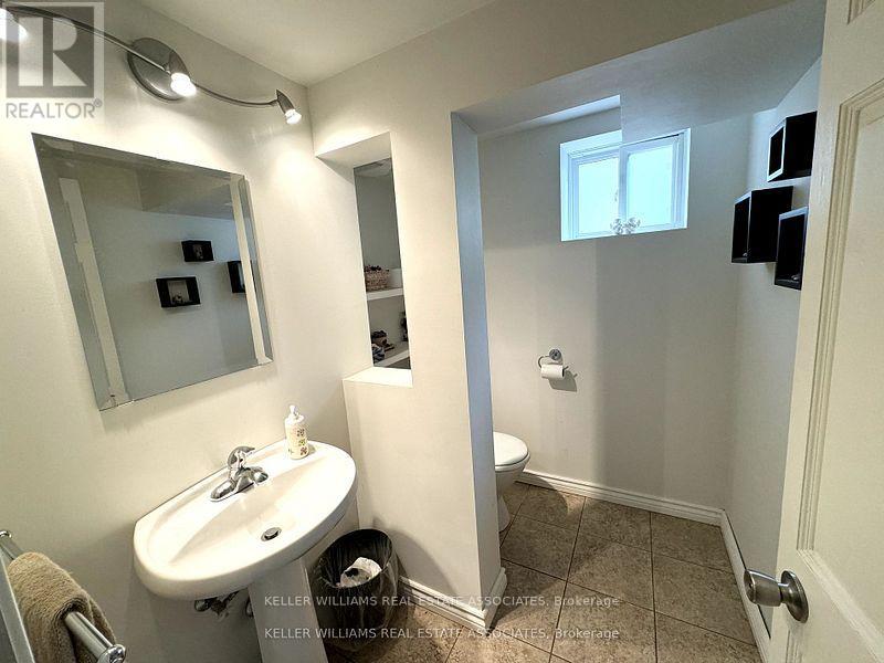 270 Lakeshore Road E Property Photo 14
