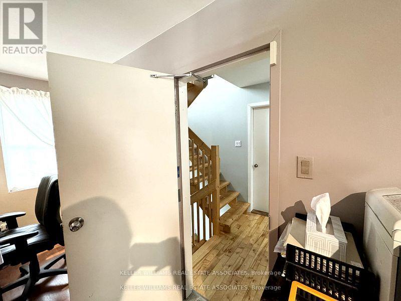 270 Lakeshore Road E Property Photo 15