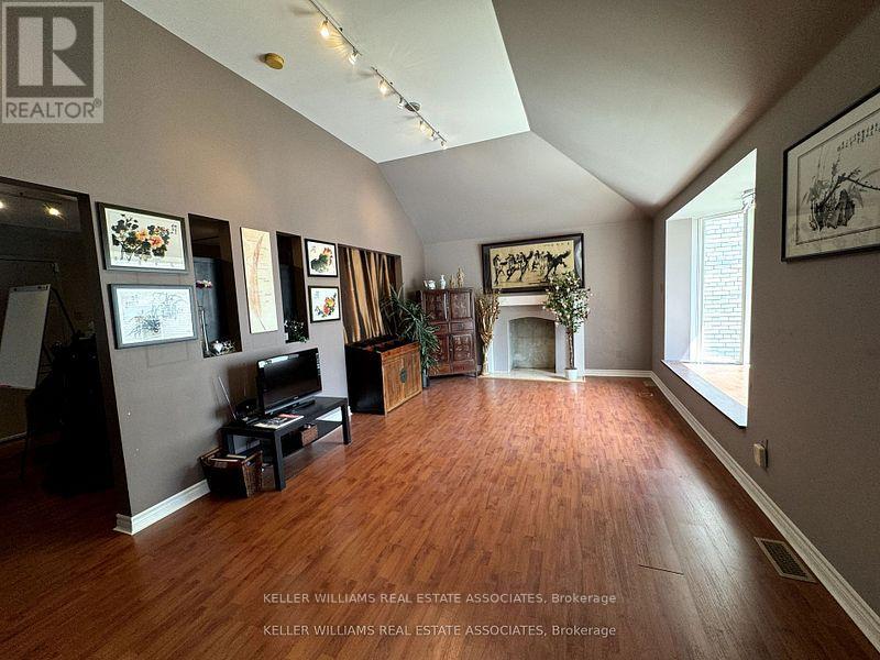 270 Lakeshore Road E Property Photo 17